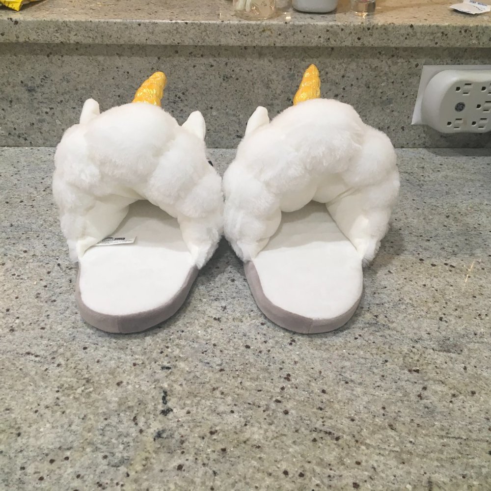 Ultra Plush Unicorn Slippers | Think Geek | One Size - Picture 4 of 5